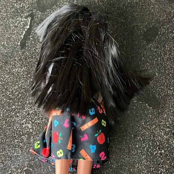 EUC Vintage 1995 teacher Barbie doll dark brown hair - Picture 4 of 6